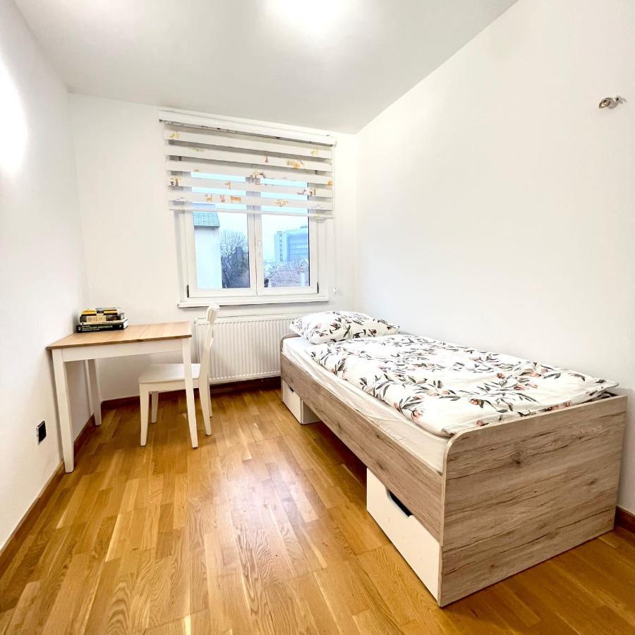 Spacious Apartment With Terrace Viena Exterior foto